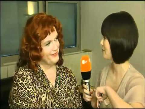 Uschi Blum / Hape Kerkeling mit Nela Lee bei WettenDass Backstage