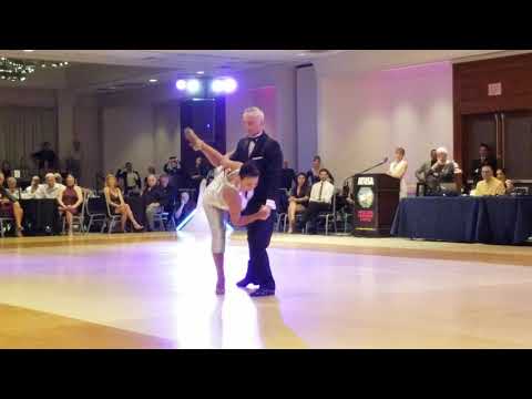  Paloma Berrios  and  Maximilano Alvarado  are  dancing  to  the  tango  "  Quejas de Bandoneon  "  by  Tango Bardo  in  2021