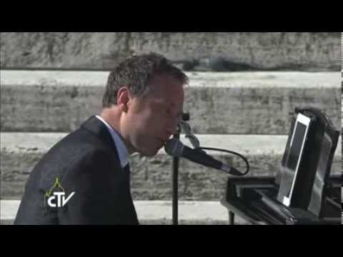 A te (Lorenzo Jovanotti) - Daniele Guastella canta in Piazza san Pietro.