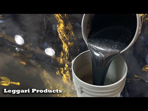 Schwarz-goldener Designer-Epoxidboden mit einfachen Epoxidpigmenten | Installation, die Sie über ...