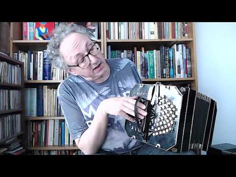 Difference between accordion and bandoneon