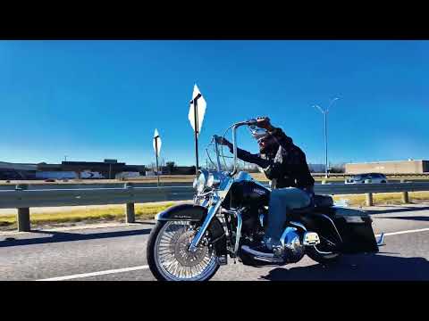 Rolling in Style: Matt's Road King Vicla Harley Davidson Ride!