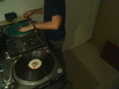 DJ Ben Fade scratching