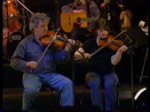 Irish fiddle : Tommy  &  Siobhan Peoples play 2 reels