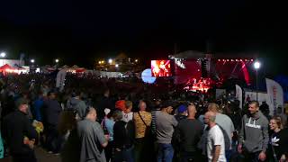 Na bis: Ania Dąbrowska śpiewa &quot;Nigdy więcej nie tańcz ze mną&quot; w Siemianach