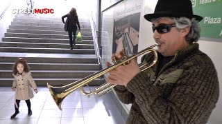 El trompetista de jazz Juan Carranza toca "Mr. P.C." (John Coltrane)