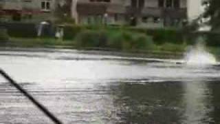 preview picture of video 'RC Boot Schaufahren in Bad Waldsee mit heftigem Abflug'
