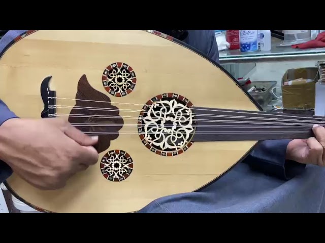 متوفر الحجز المسبق فقط عود موسيقي احترافي جميل نص لوكس صناعه مصريه لصناع العالمي