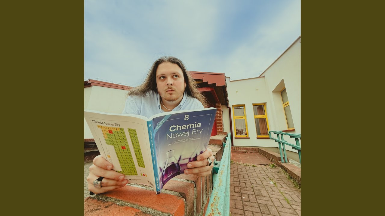 Jakub Zaron wspomina szkolną chemię młodych serc w nowym singlu „chemia (nowa era)”