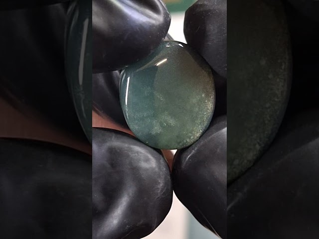 حجر عقيق اخضر 'طحلبي طبيعي مفحوص بشهادة مختبر