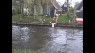 preview picture of video 'zwemmen in balk met kapot koud weer samen met jon en lodewijk'
