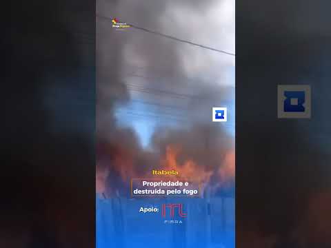 Casa é destruída pelo fogo em Itabela. Causa ainda é desconhecida. #bahia