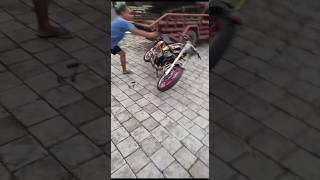 Download lagu JANGAN COBA-COBA BELI RX KING JIKA DI RUMAH TIDAK ADA MOTOR MATIC 😁✌#2stroke #rxkingspekblayer mp3