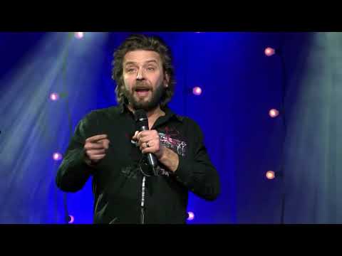 Stand up! Ilari Johansson "Mikä on se ikä  että kyllä, leopardileggingsit on seksikkäitä?"