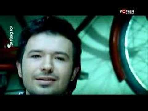 Küçücüğüm Şarkı Sözleri – Yalın Songs Lyrics In Turkish