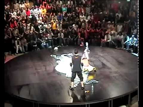 Break dance Red Bull BC One 2005 1st Round Cico vs Pelezinho.mov