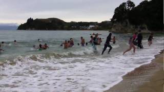 preview picture of video 'Kaiteriteri mid winter swim,  Duck Race, Pipe Band, Canon HF10. Corel ProX2.'