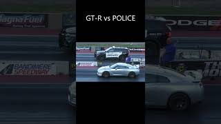 Download lagu Nissan GT-R vs Police Car - drag race mp3