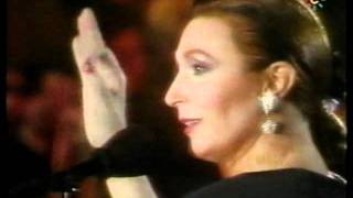 ROCIO JURADO - PASTORA IMPERIO  ( ALCAZAR DE SEVILLA 1988 ).wmv