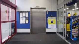 preview picture of video 'Nashua, NH: Passing the 100,000 View Count on the Big Keystone Elevators @ Best Buy'