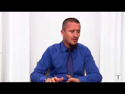 Nese imami e zgjat teshehudin,cfare duhet te bej