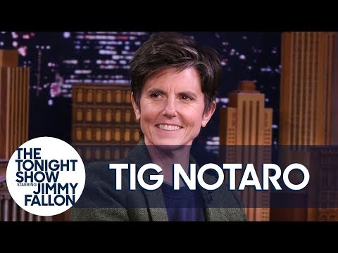 ティグ・ノータロの脊椎固定術の合併症で、クレイジーなメールが送られてきた。 (Tig Notaro's Spinal Fusion Complications Led to Some Crazy Text Messages)