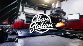Download lagu Enrique Inglesias - Subeme La Radio [Bass Boosted] mp3