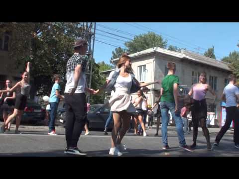 Au blocat strada și au dansat în semn de protest #Codreanca - Curaj.TV