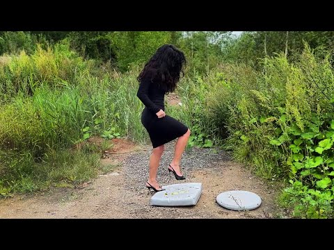 Stilettos pillow crush, high heels crush pillow, high heels hard sinking in pillow (# 1577)