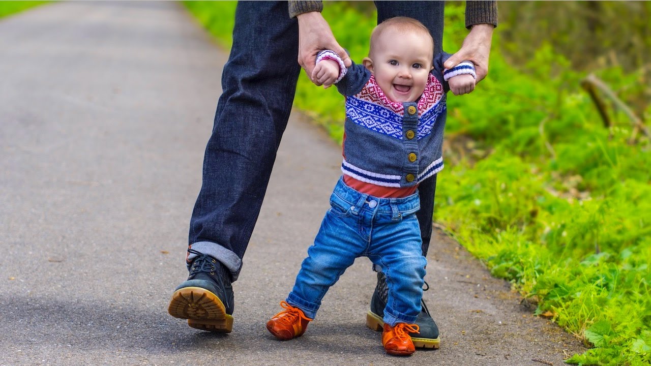 Watch Now Cosa fare se il bambino tarda a camminare Cosa fare se il bambino tarda a camminare