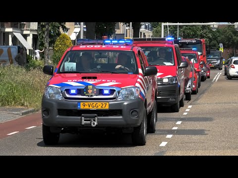 Vele brandweerauto's met spoed tijdens optocht voor 200 jarig bestaan brandweer Lisse