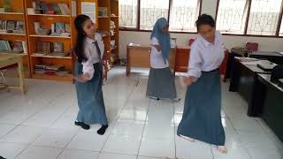 Download lagu Tari Putri Banggai mp3 Download lagu Tari Putri Banggai mp3