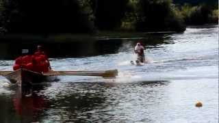 preview picture of video 'Joulupukki vesihiihtää kirkkoveneen perässä 28.7.2012 KURIKKA - Water skiing santa'