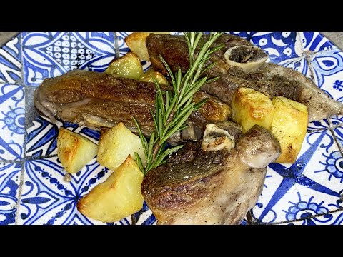 AGNELLO AL FORNO CON PATATE