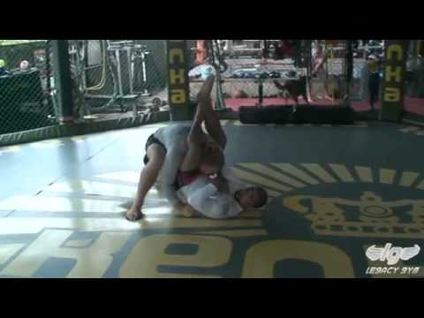 Groundskillz by Malik Malwayi & Vaughn Anderson : Flying triangle