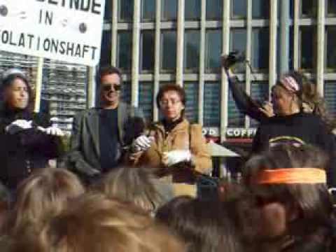 Sanja Tarczay, Vicepräsidentin der European Deafblind Union, spricht