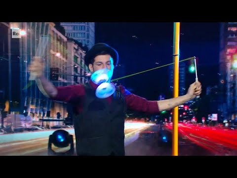 Nicolò Zaggia con un numero di giocoleria - Dalla strada al Palco 04/04/2023