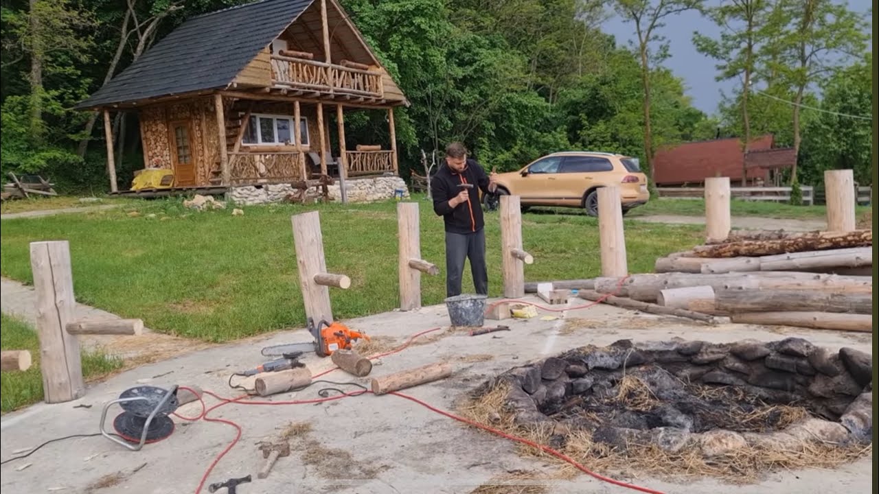 Ne am apucat de focul de tabăra de la Casuta din Padure