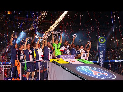 The celebration for the 1️⃣1️⃣th championship in the Paris Saint-Germain history! ❤️💙