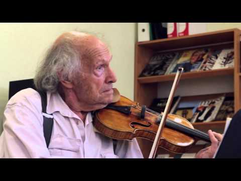 עברי גיטליס אוהב את מה שהוא שומע. Ivri Gitlis likes what he hears