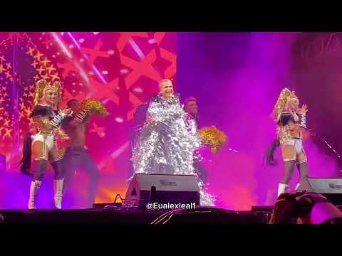 Xuxa cantando - “Tô de bem com a vida” no Universo Spanta/RJ 20/01/24