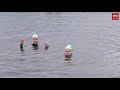 Zwemzusjes trotseren kou en trainen in Beilerstroom
