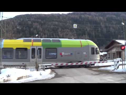 Passaggio a livello di via Ilistra in HD - San Sigismondo (BZ) / Level Crossing / Spoorwegovergang
