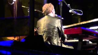 Raphael Gualazzi-live-Grado 2011 in "Lady O".