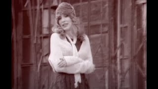 Kadr z teledysku Gypsy tekst piosenki Fleetwood Mac
