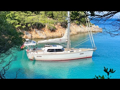 Ventilation on a deck saloon yacht in the Mediterranean - Sirius 40 DS