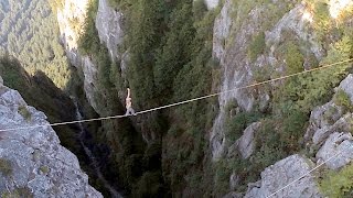 Highliner Walks Over 1000ft Waterfall Without Safety Gear