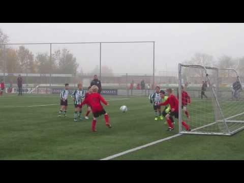 Tricht E2 net niet tegen RKVSC E1 (16-11-13) eindstand 0-0