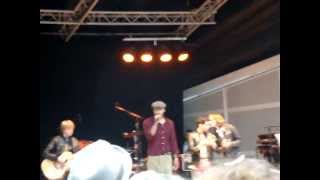 Let Some Air In van Alain Clark Live