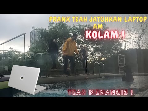 TEAH JATUHKAN LAPTOP AM DALAM KOLAM !! - PRANK NO CUT